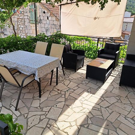 Apartments Kut Вис Стая снимка