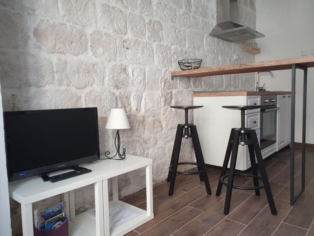 Apartments Kut Вис Екстериор снимка