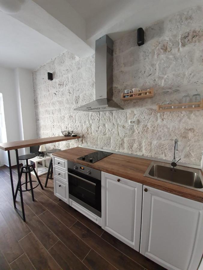 Apartments Kut Вис Екстериор снимка