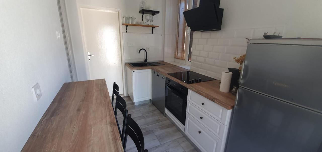 Apartments Kut Вис Екстериор снимка