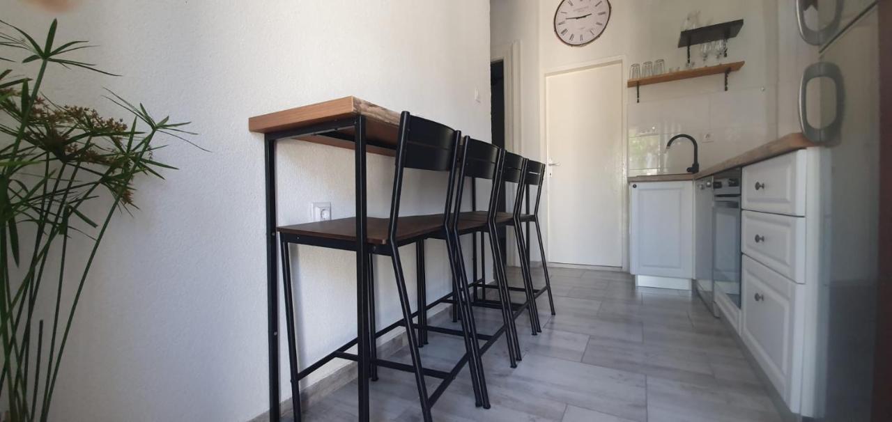 Apartments Kut Вис Екстериор снимка