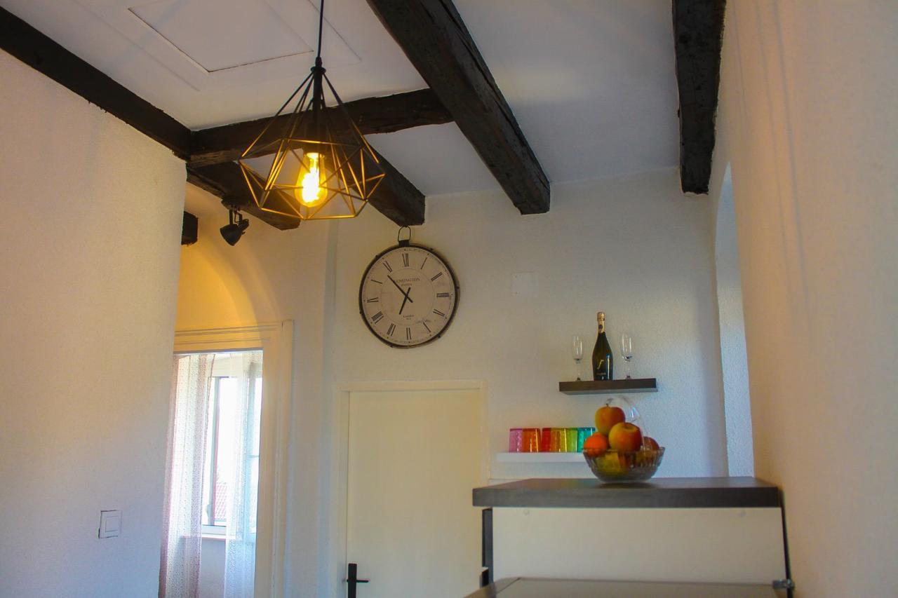 Apartments Kut Вис Екстериор снимка