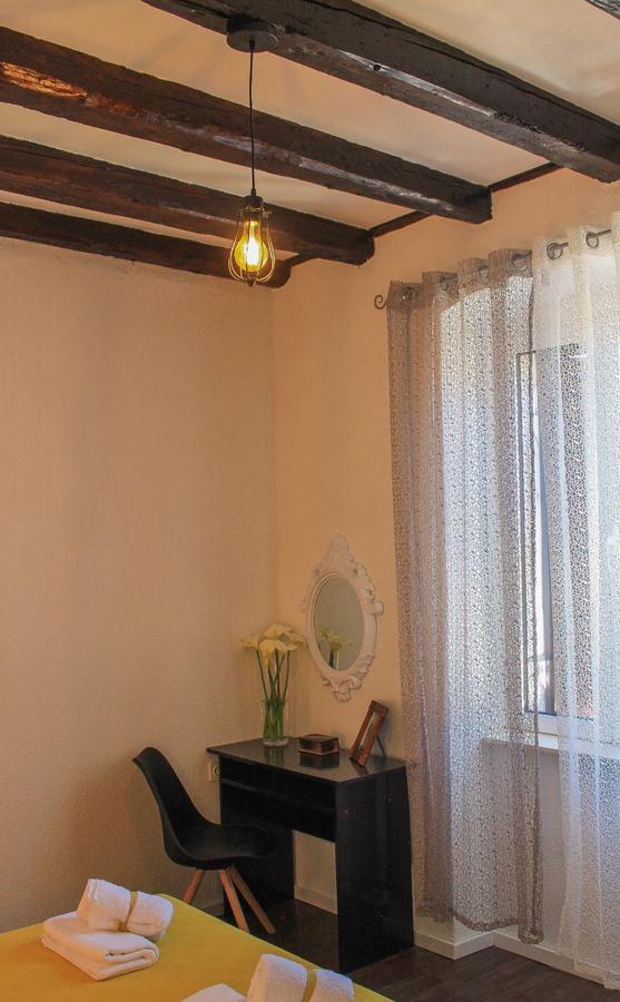 Apartments Kut Вис Екстериор снимка